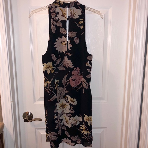 Black Keyhole Dress with Flowers - Picture 6 of 6